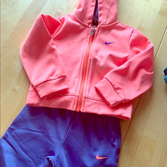 baby pink nike sweatsuit